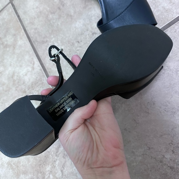 Chunky black heels - Picture 2 of 4